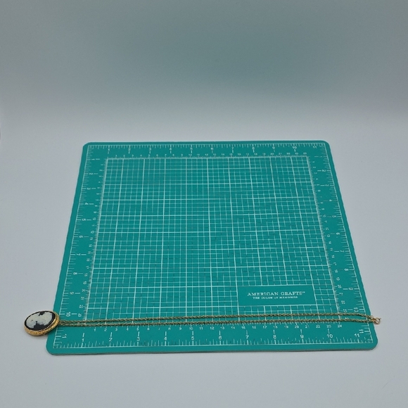 Avon Gold Cameo Pendant Necklace And Pin - Picture 7 of 11